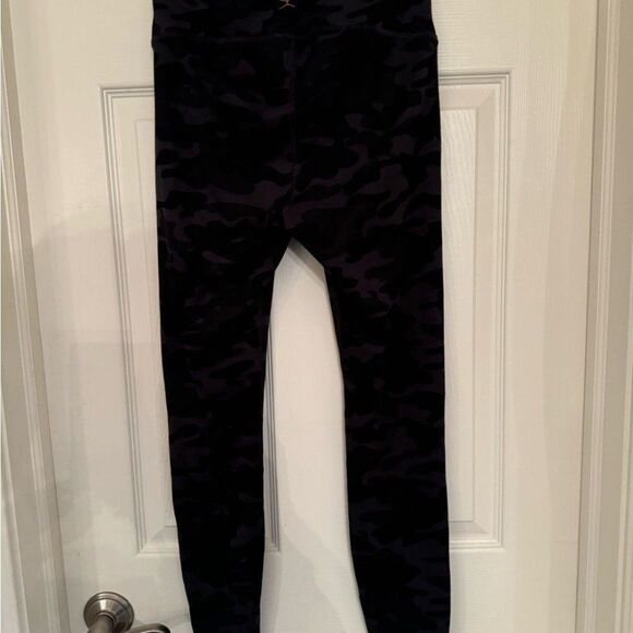 Danskin Black Camo Leggings size small - Picture 3 of 5